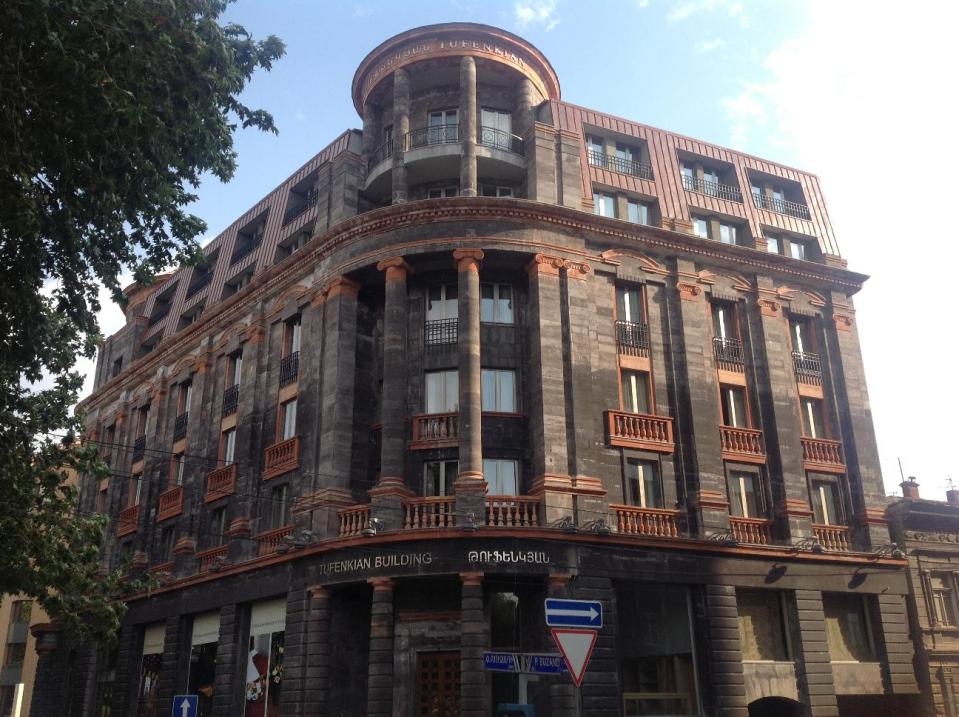 Строящаяся в духе армянских архитектурных традиций гостиница Tufenkian 