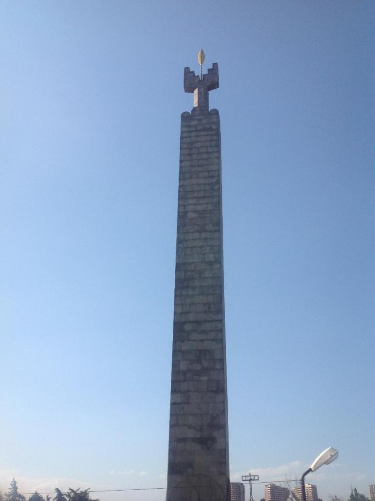 Памятник "50 лет Советской Армении" на вершине Каскада. Сейчас он называется "Возрожденная Армения"