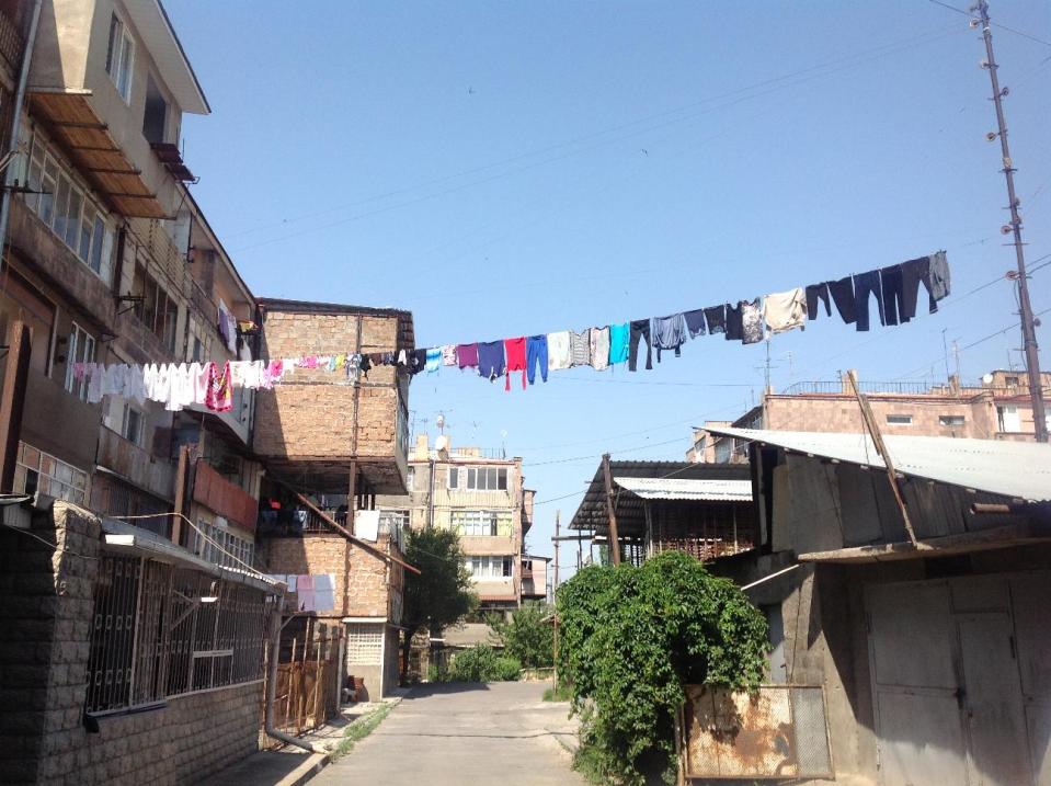 В Армении не составит особого труда узнать у какого "кутюрье" одевается сосед